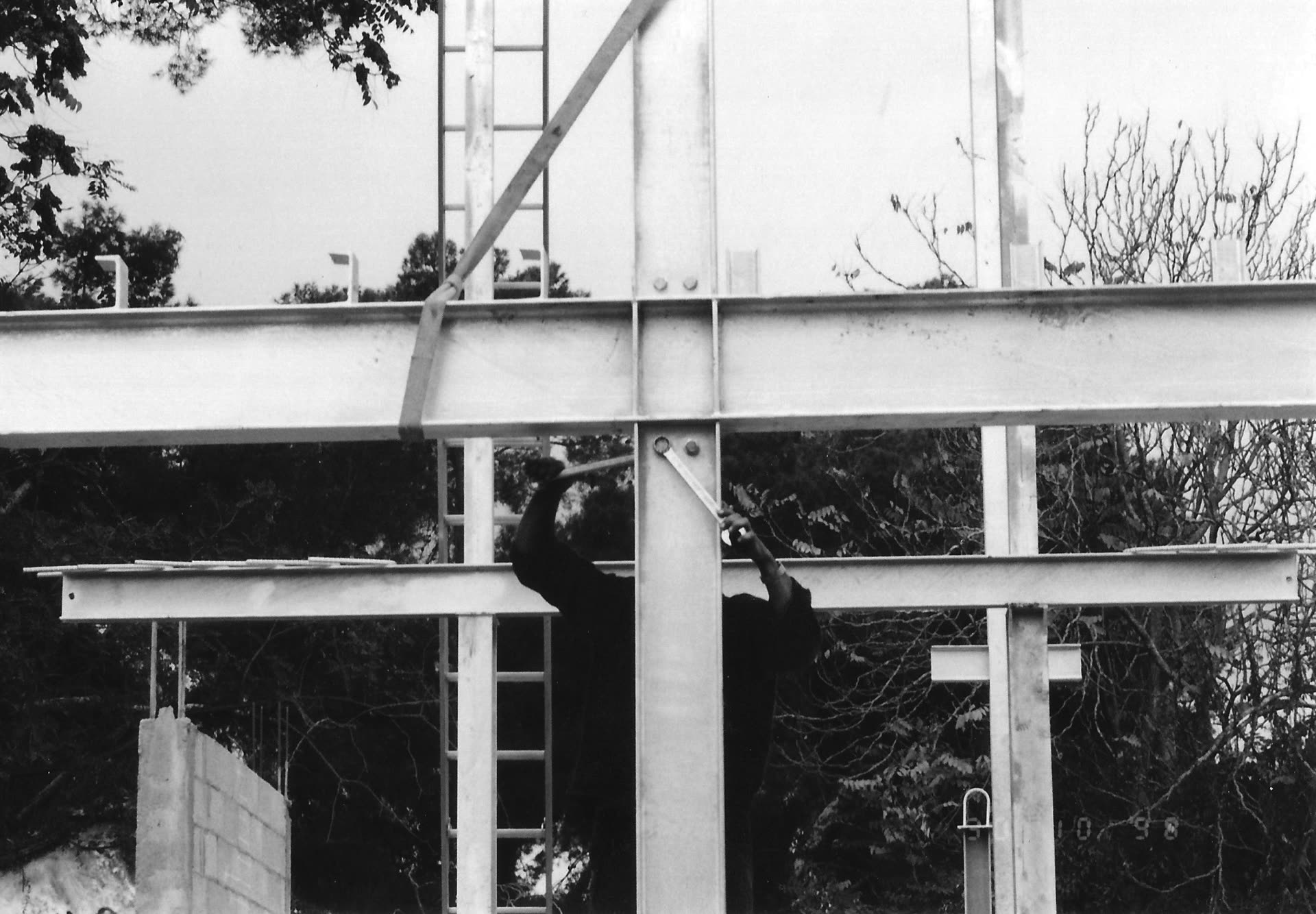 Montaje de la estructura metálica de la vivienda en Godella, 1998